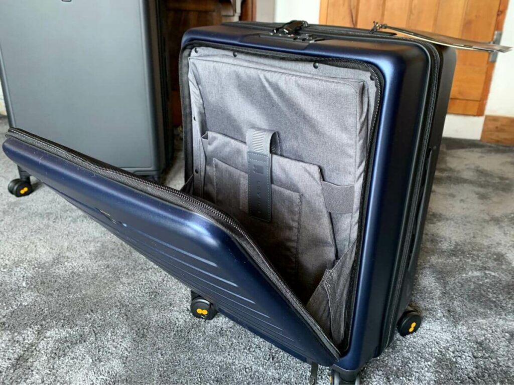 Road Runner Carry-on laptop compartment.